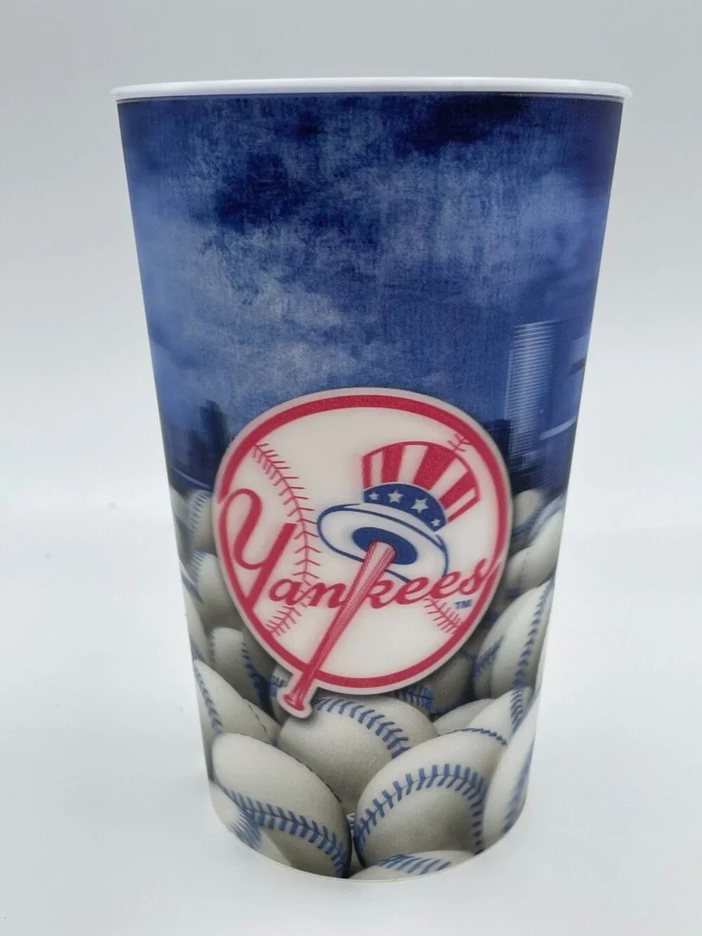 2 MLB NY Yankees Souvenir Plastic Beverage Cups Stadium 2008 2014 Holographic
